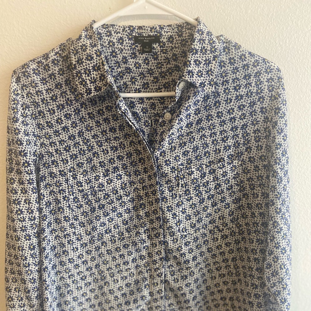 Ann Taylor Blue and White Patterned silk  Blouse business casual